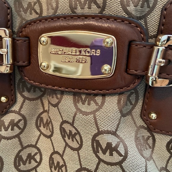 Michael Kors Gansevoort Monogram Canvas Large Tote - Picture 5 of 14